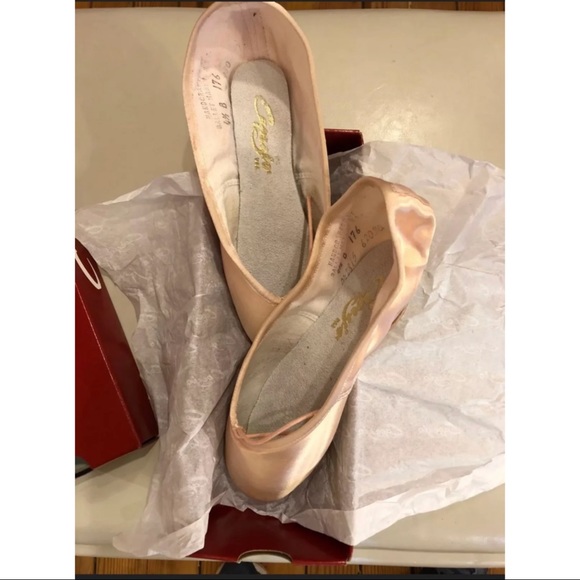 Brand new Original Ballet point shoes Capezio model Aria, size 5.5 - Picture 1 of 3